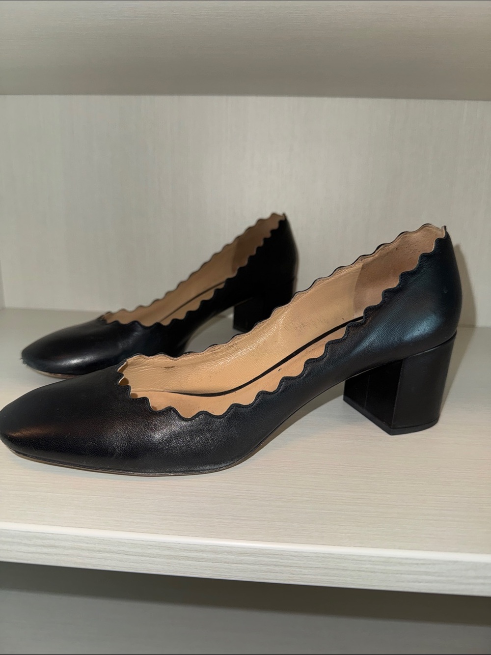CHLOE “Lauren” Women's Black Scalloped Block Heel Pumps size 39.5 (9, 9 1/2)